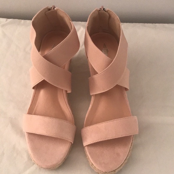 Pink suede wedge sandals - Picture 4 of 4